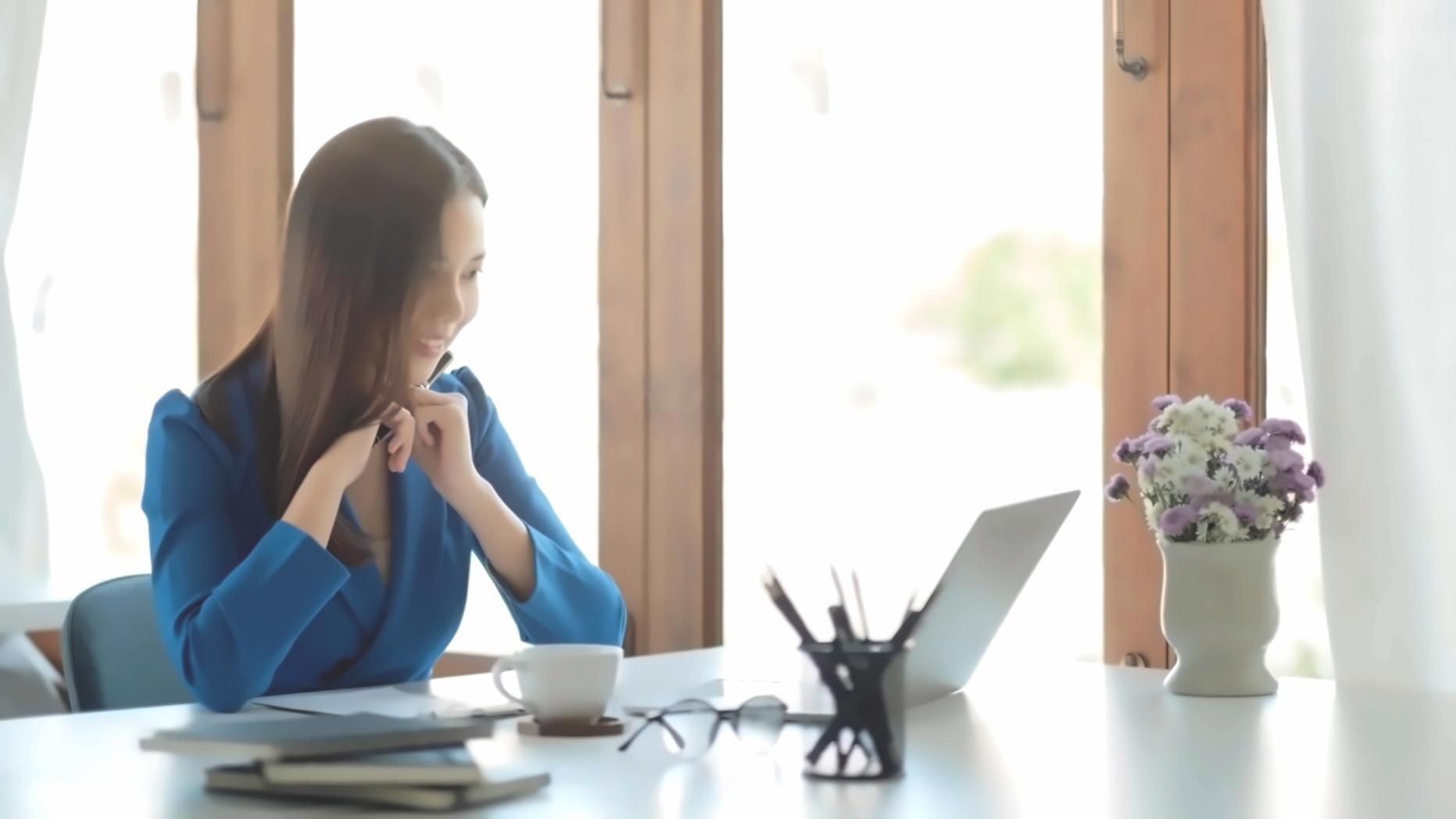 Early database consultation session with local business owners